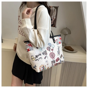 Vue détaillée du sac cabas blanc avec des monuments de Hong Kong et des illustrations
