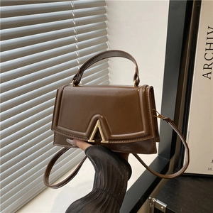 Borsa da Donna in Pelle PU Lucida in Stile Coreano Minimalista Urbano Fibbia a V Dorata Patta Borsa a Tracolla Chic Autunnale