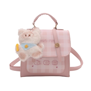 Borsa a tracolla rosa a scacchi con grafica di cane e ciondolo di peluche bianco