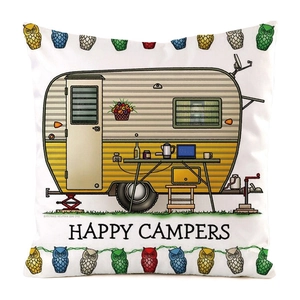 Detail der Happy Campers Kissenhülle mit Wohnmobil-Motiv, Eulenmuster und Seidentextur