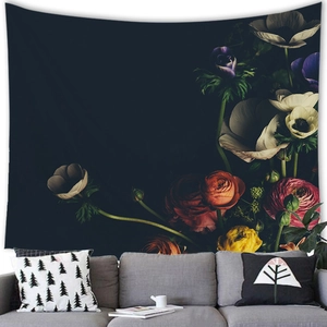 Vintage wandkleed met witte klaprozen op zwarte stof voor een stijlvol interieur