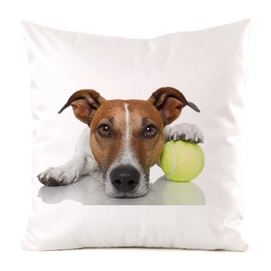 Dettaglio della federa in finta seta con motivo realistico di Jack Russell Terrier e pallina da tennis