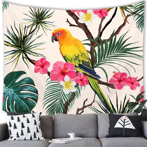 Détail de perroquet coloré et fleurs d'hibiscus tropicaux sur tapisserie murale