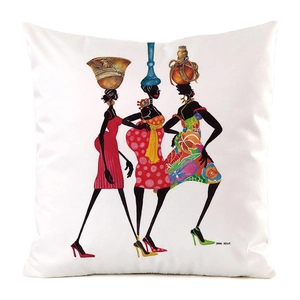 Vue détaillée de l'imprimé Shani Kelly danseuses africaines sur la housse de coussin