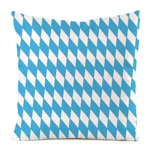 Détail du motif losange bleu et blanc sur la housse de coussin carrée en tissu satiné