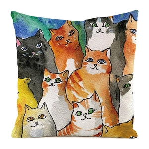 Detailansicht eines quadratischen Kissenbezugs mit Aquarell-Katzen auf gewebtem Stoff