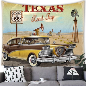Arazzo vintage Route 66 Texas con auto d'epoca retrò appesa sopra un divano in soggiorno