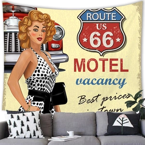 Dettaglio dell'arazzo murale retrò Route 66 con auto d'epoca e design in stile pin-up