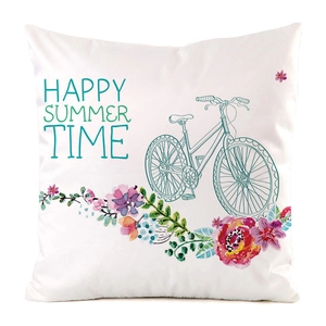 Détail d'une housse de coussin carrée avec motif vélo et fleurs pour l'été