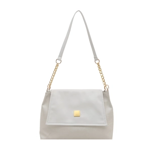 Sac fourre-tout beige minimaliste avec boucle carrée dorée et bandoulière en chaîne