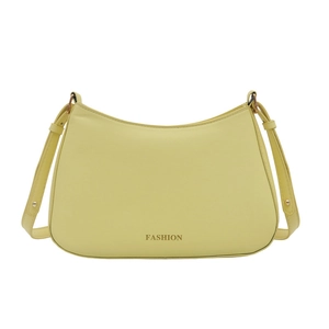 Sac hobo croissant jaune clair avec logo doré fashion et bandoulière réglable chic