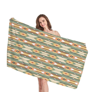 Minimalistisches geometrisches Strandtuch aus dickem Frottee in Olivgrün und Orange