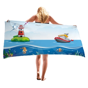 Strandtuch mit nautischem Thema mit Cartoon-Schiff Leuchtturm und Meeresmustern