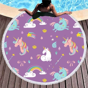 Rundes Aquarell-Einhorn-Strandtuch mit weißen Quasten und lila Cartoon-Mustern für Kinder