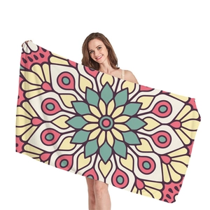 Ethno-Mandala-Strandtuch mit geometrischem Muster für den Strandurlaub und Dekoration