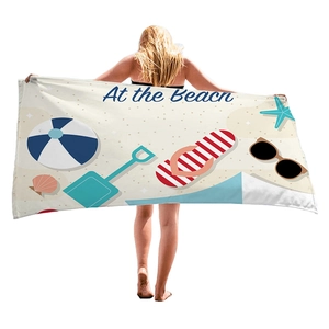 Dickes Strandtuch mit 'At the Beach' Aufdruck und bunten Sommer-Cartoon-Motiven