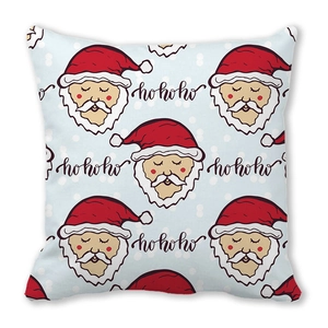 Detail eines Weihnachtskissenbezugs mit Weihnachtsmannmuster und ho ho ho Text auf Hellblau
