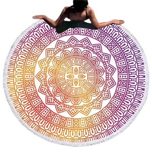 Telo mare rotondo mandala con sfumatura arancio viola e bordi con frange bianche