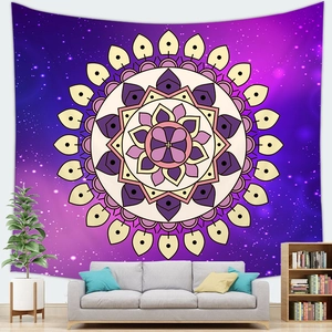 Sterrenhemel mandala wandkleed met paarse nevel en complexe patronen voor decor
