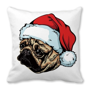 Détail d'une taie d'oreiller avec illustration de carlin et bonnet de Noël sur fond blanc