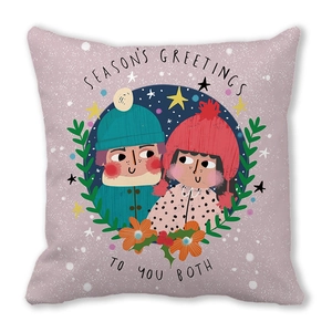Détail d'une housse de coussin de Noël avec texte Season's Greetings et motif couple