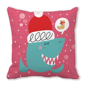 Détail de la taie d'oreiller de Noël avec requin de dessin animé et pois rouges sur peau de pêche