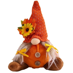 Gnome d'automne en peluche avec bonnet tricoté orange, tournesols et détails de feuilles
