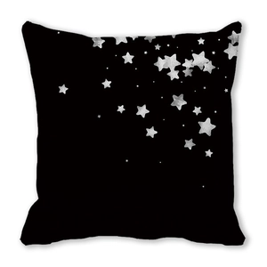 Federa quadrata nera con motivi di stelle bianche e grigie in tessuto pelle di pesco