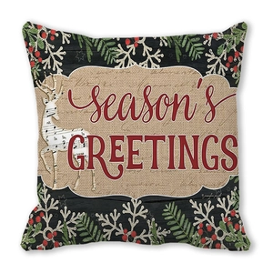 Detail van kerstkussensloop met krans, rendiermotief en Season's Greetings tekst