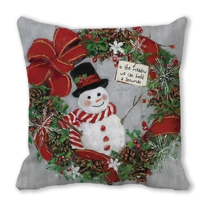Detail van kerstkussensloop met sneeuwpop en kransprint op zachte perzikhuid polyester