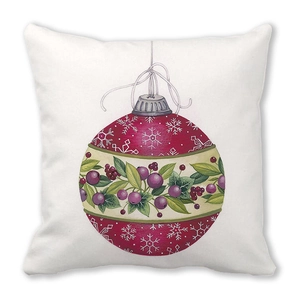 Détail d'une housse de coussin de Noël avec ornement de flocon et motif de baies