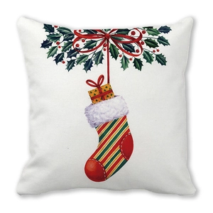 Détail de la housse de coussin de Noël avec motifs de houx, chaussettes et cadeaux