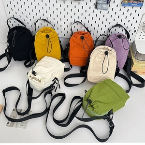 Bolsos bandolera ligeros de nailon en varios colores para camping y viajes al aire libre