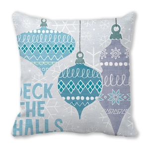 Housse de coussin de Noël avec ornements colorés et flocons de neige sur tissu blanc