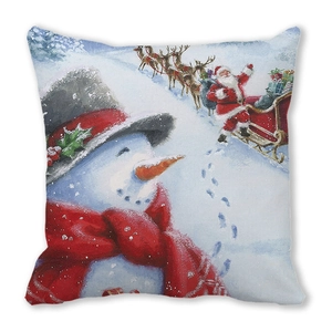 Makro-Detail von quadratischem Weihnachtskissenbezug mit Schneemann und Nikolaus