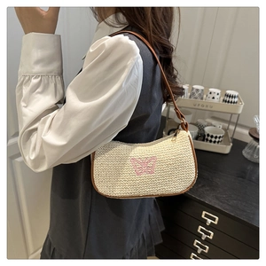 Borsa hobo in paglia con ricamo a farfalla rosa e sottile tracolla in pelle marrone