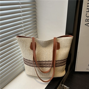Fashion Straw Woven Tote Bag Large Capacity Summer Beach Shoulder Bag With Faux Leather Strap And Lace Decor Handbag