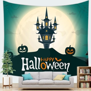 Tapiz de Halloween con castillo y calabaza decorando un salón de estilo moderno