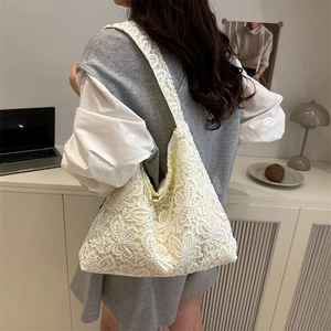 Sac fourre-tout élégant en dentelle blanche pour femme avec motif floral évidé style féerique