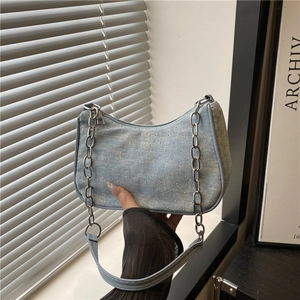Sac sous le Bras en Denim pour Femmes Mode Sac à Bandoulière avec Chaîne en Métal et Strass Sac Hobo Baguette en Denim
