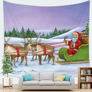 Tapiz navideño de Papá Noel en un trineo de renos sobre un paisaje invernal nevado