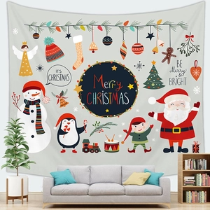 Detail eines Weihnachts-Wandteppichs mit Weihnachtsmann und Schneemann im Wohnzimmer