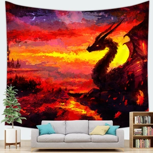 Détail de la tapisserie murale dragon noir accrochée dans un salon de style minimaliste