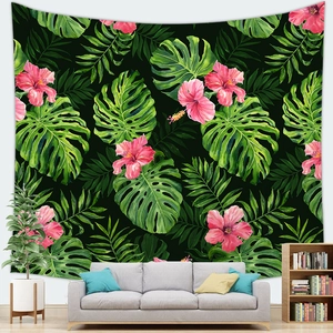 Détail d'une tapisserie tropicale avec fleurs d'hibiscus et feuilles de palmier