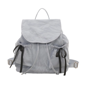 Sac à dos bleu clair texturé avec nœuds noirs et boucles argentées réglables