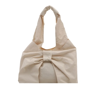 Sac fourre-tout beige minimaliste avec grand nœud et tissu doux pour les femmes