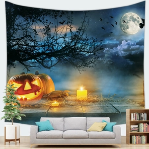 Arazzo di Halloween con zucche luminose, luna piena e alberi spogli su sfondo blu