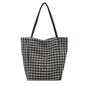 Sac fourre-tout à carreaux noir et blanc avec écusson en cuir et longues bandoulières