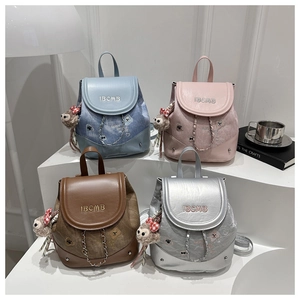 Mini sacs à dos en quatre couleurs avec chaînes métalliques et breloques singe en peluche