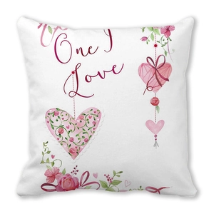 Weißer Kissenbezug mit Herz-Blumen-Motiv One I Love für Valentinstag Deko